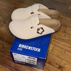 Birkenstock Kids Cream Slip-On Clog with Adjustable Buckle- Size : 2